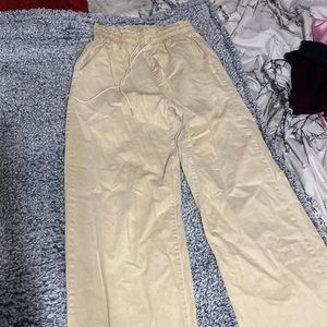 mom cargos. similar to parachute pants. very comfy